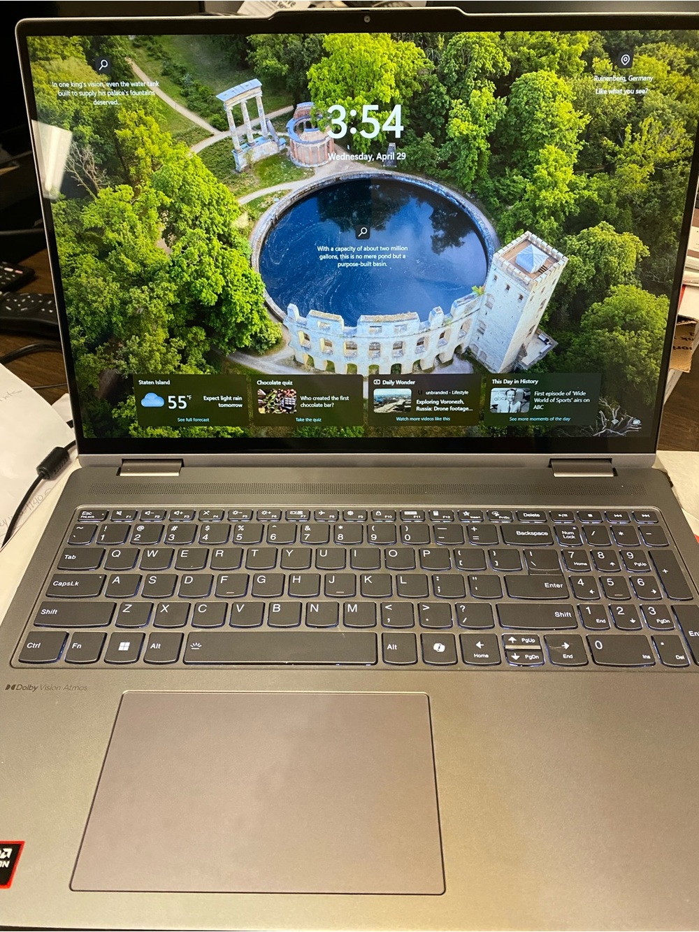 Lenovo yoga 7   2 in 1  16 
Ryzen5 8640HS AMD Radeon 760m grafics 8GB / 512 ssd